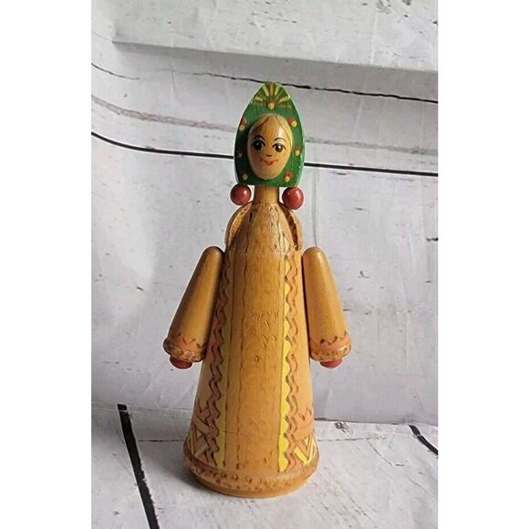 Vintage RUSSIAN FOLK ART TRADITIONAL WOMAN FIGURINE Painted Wood Soviet Era - Picture 1 of 8